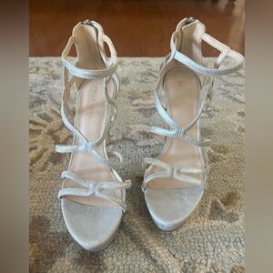 NWOT Pelle Moda Silver Heels